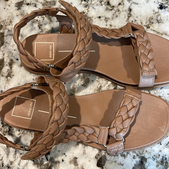 Dolce Vita Gimra sandal Super cute worn about five times excellent conditioner - Picture 4 of 7